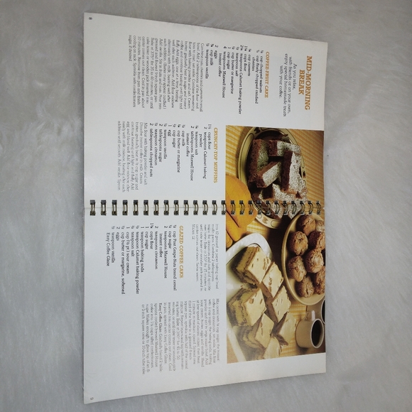 BOOK Coffee Makes It Delicious, the coffee cookbook from Maxwell House C… - Picture 5 of 10